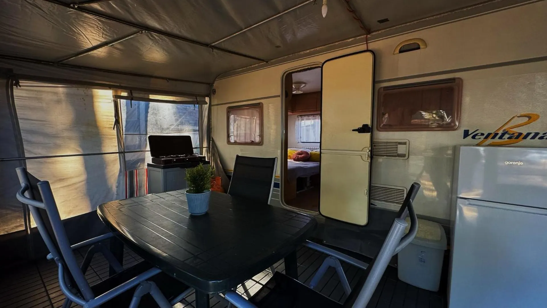 بيت ضيافة Room In Cabin - Caravan Near The Sea 1 أوغليان