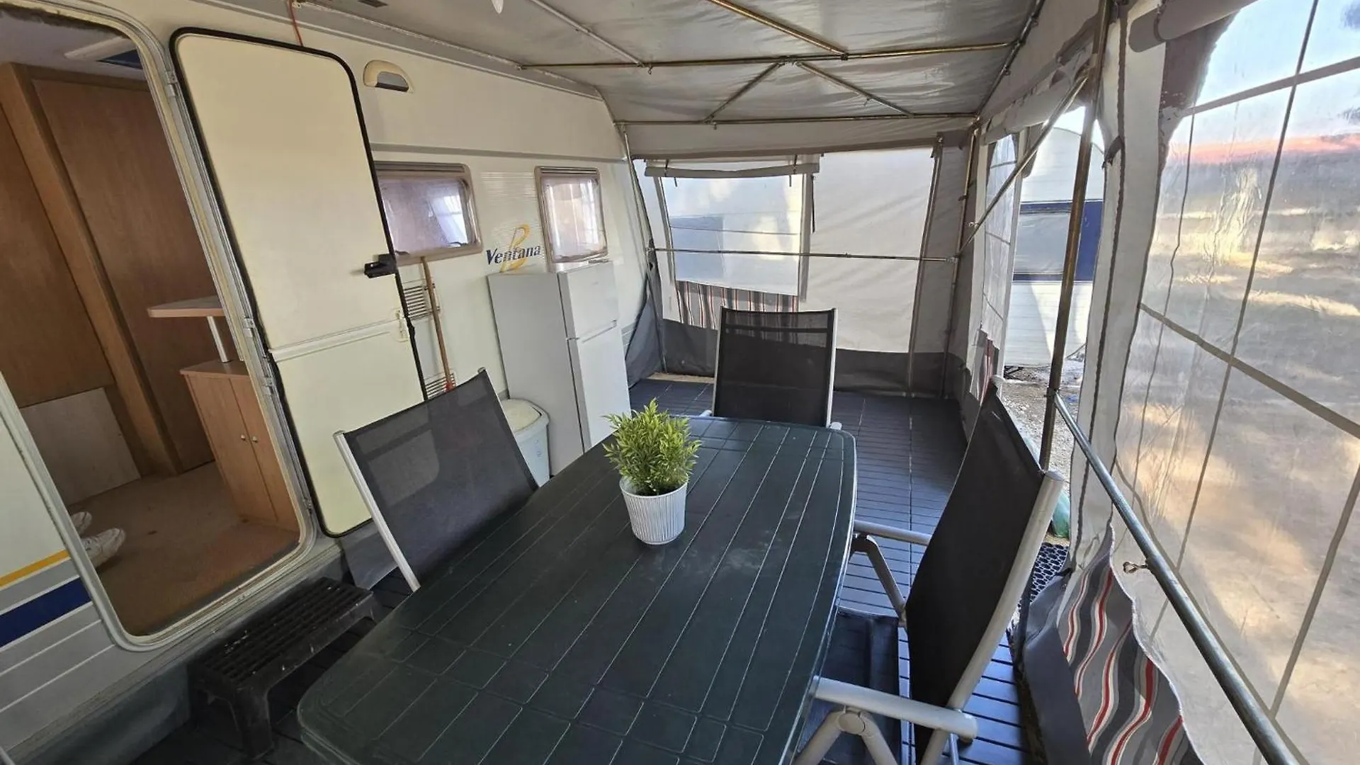 Room In Cabin - Caravan Near The Sea 1 أوغليان 0*,  كرواتيا
