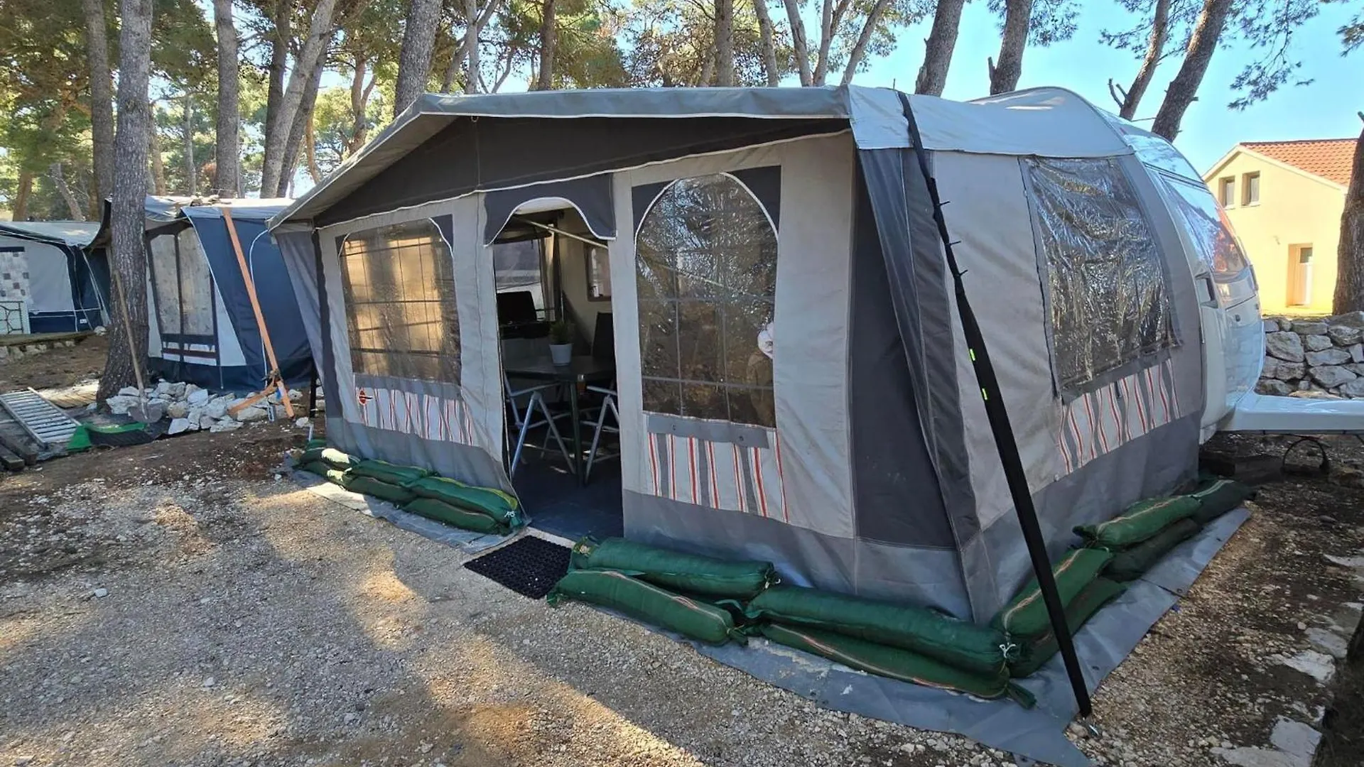 Room In Cabin - Caravan Near The Sea 1 أوغليان